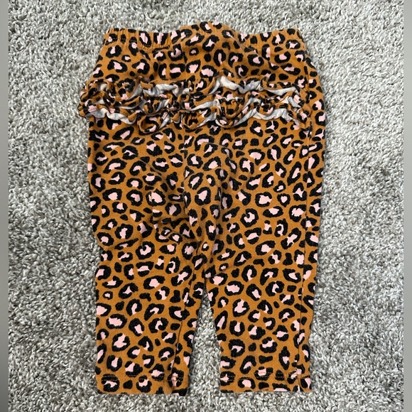 Ruffle Leopard Leggings - Picture 2 of 3